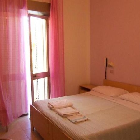 Hotel Silvia Viserbella di Rimini Exteriér fotografie